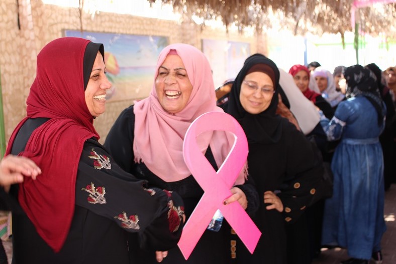 رحلة ترفيهية للناجيات من سرطان الثدي،  في منتجع شاطئ الجونة في مدينة غزة. ٢٠١٨ جمعية الثقافة والفكر الحر