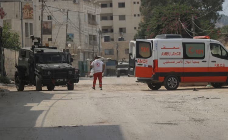 Israeli forces prevent a medical team from entering the scene of an attack in the Jenin refugee camp, West Bank. ©UNFPA Palestine/Media Clinic